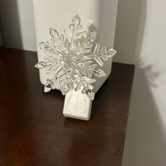 Bath & Body Works Other - Snowflake Night Light Wall Flower